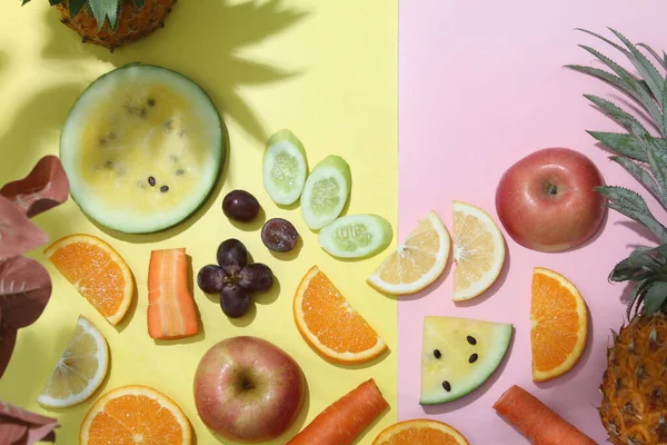 Composição Plana Com Frutas Maduras Frescas Legumes Fundo Cor Alimentos — Fotografia de Stock