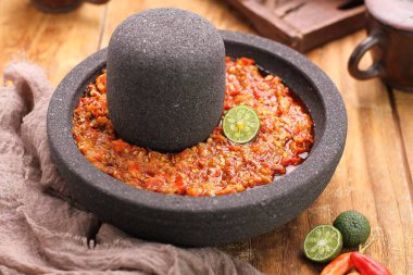 Beyaz arka plan üzerinde gölge hurma yaprakları