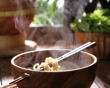 Yemek fotoğrafçılığı, yiyeceklerin çekici natürmort fotoğraflarını çekmek için kullanılan bir natürmort fotoğrafçılık türüdür. Ticari fotoğrafçılığın uzmanlaşması olarak.,