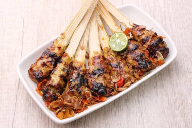 Soya soslu Asya usulü tavuk kebabı.