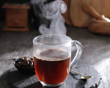 Sabahları sıcak kahve