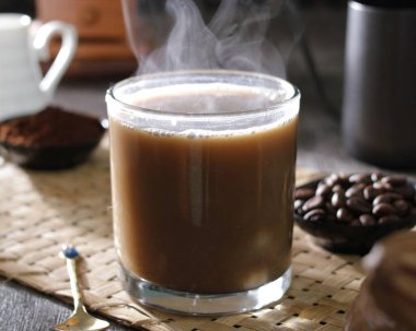 Sütlü sıcak içecek