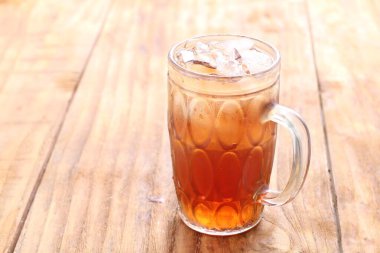 Cam buzlu çay