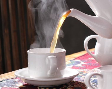 Mutfakta sıcak çay.