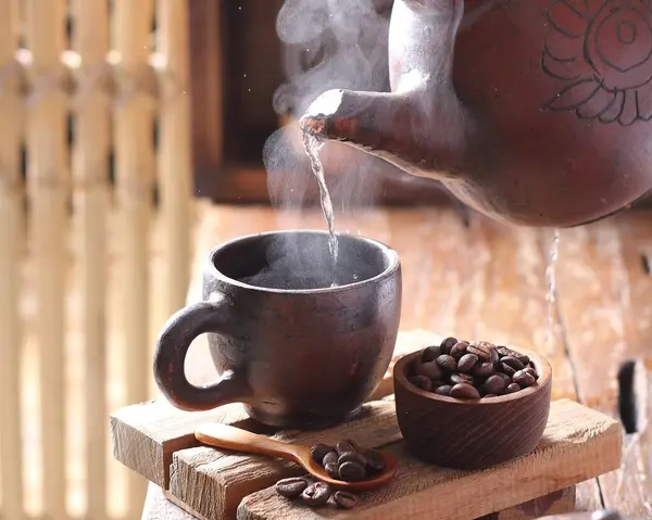 コーヒー豆が付いているコーヒー ホット コーヒー カップ — ストック写真