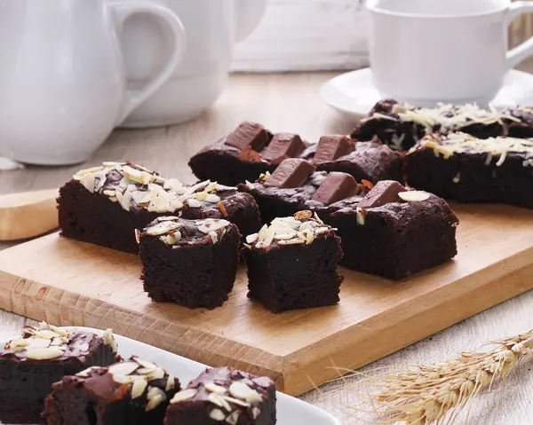 Hemmagjorda Brownies Med Valnötter Och Choklad Topping — Stockfoto