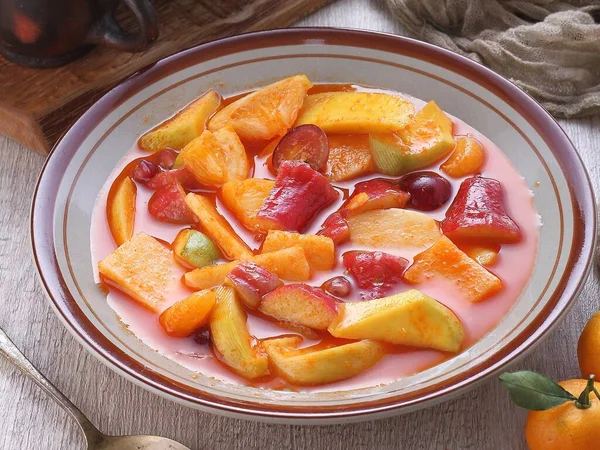 Salada Frutas Doces Com Pêssego Canela — Fotografia de Stock