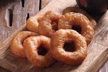 Şekerli kızarmış çörek.