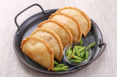 Hint usulü samosa ya da samosa adı verilen geleneksel atıştırmalıklar.