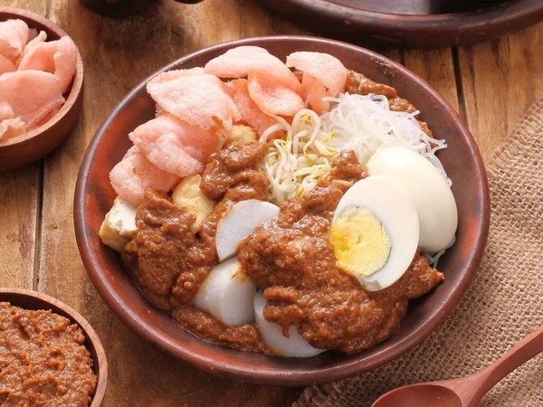 Koreański Makaron Ryżowy Imbir Sosem Sojowym Jajkiem — Zdjęcie stockowe
