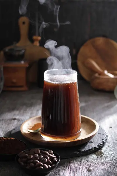 Çinden Buhar Çıkan Bir Fincan Kahve — Stok fotoğraf