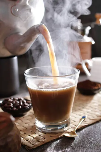 Cup Coffee Being Poured Glass — Stock Photo, Image
