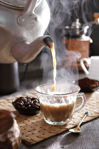 뜨거운 커피를 — 스톡 사진