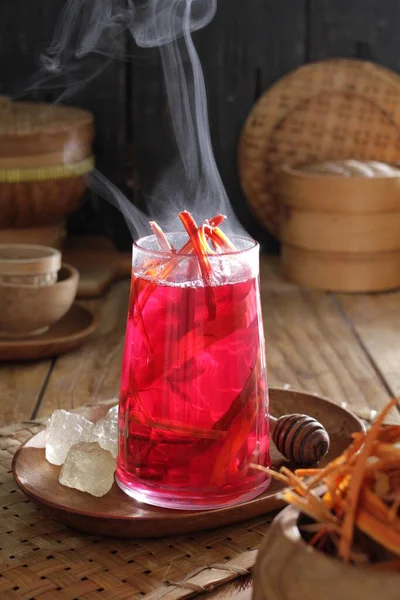 Glass Red Liquid Spoon Bowl Ice — Stock Photo, Image