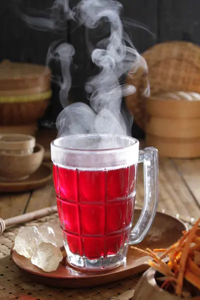 Uma Xícara Chá Fumegante Prato — Fotografia de Stock