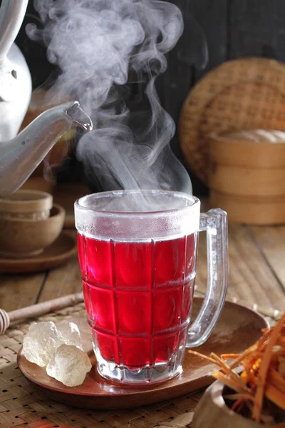 Uma Xícara Chá Com Vapor Saindo Dela — Fotografia de Stock