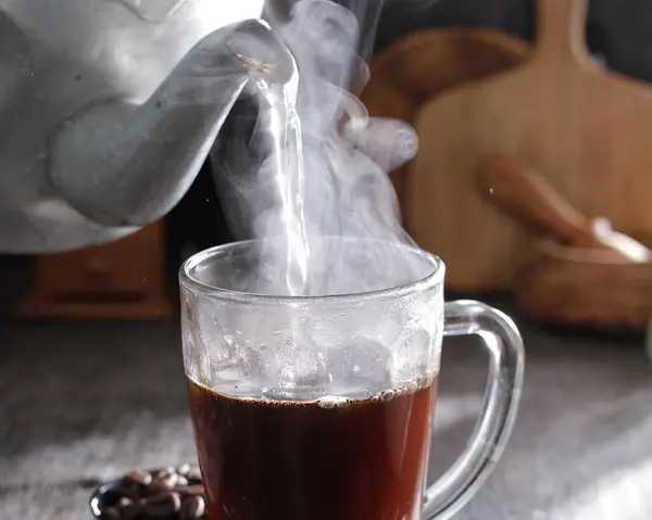 Çinden Buhar Çıkan Bir Fincan Kahve — Stok fotoğraf