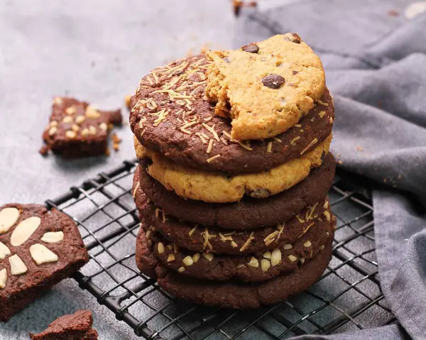Uma Pilha Cookies Rack Refrigeração — Fotografia de Stock