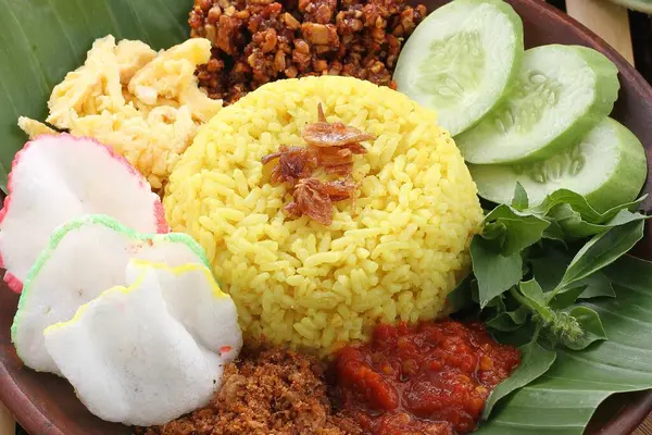 Traditionelles Indonesisches Essen Und Gebratener Reis — Stockfoto