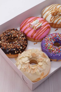 ile renkli bonibon Donuts