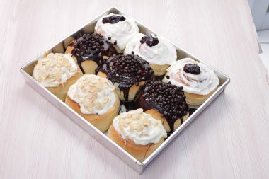 Kremalı ve fındıklı lezzetli kekler