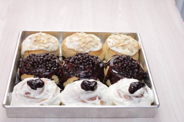 Kremalı ve fındıklı çikolatalı çörek..