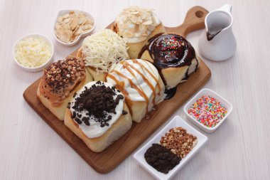 Çeşitli çörek çeşitleri