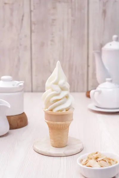 Vanilla Ice Cream Cone — Stock Photo, Image