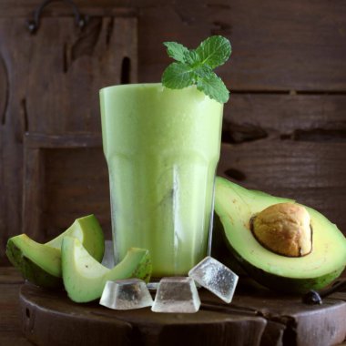 naneli avokado smoothie.