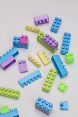 Plastik yapı taşları.