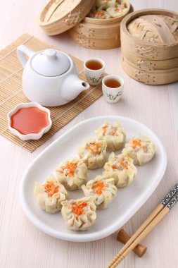 Çin mantısı ve eti.