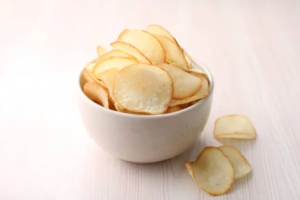 Batatas Fritas Com Alho Tigela Fundo Claro Close — Fotografia de Stock