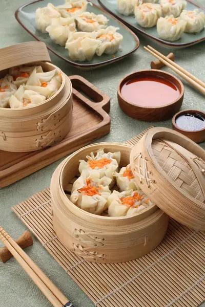 Chinese Dim Sum Dumpling Bamboo Steamer — Stock Photo, Image