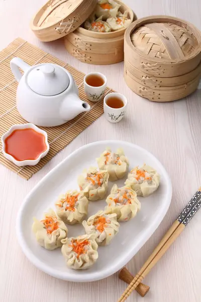 韩国菜饺子配酸奶和酱油 — 图库照片