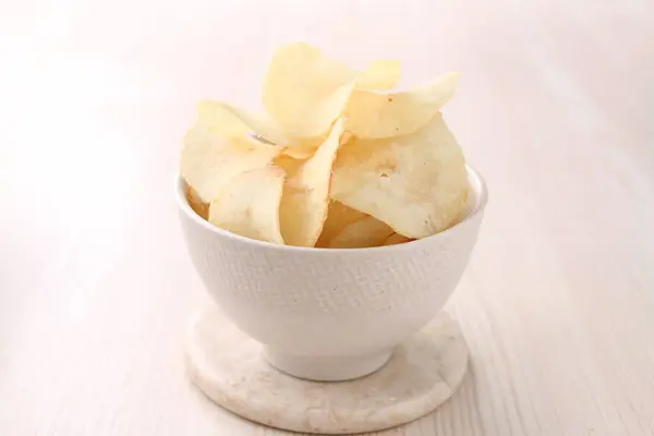 Patatas Fritas Tazón Con Sal —  Fotos de Stock
