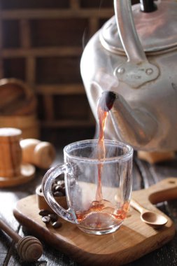 Bir fincan kahve, sıcak içecek.