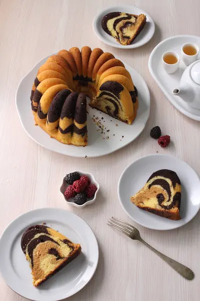 초콜릿과 바닐라 케이크 — 스톡 사진