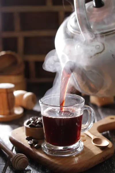 Heißes Kaffeetrinken Auf Holzgrund — Stockfoto