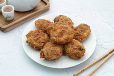 Tavuklu pilav ve sebze.