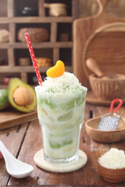 Hindistan cevizi sütü ve taze