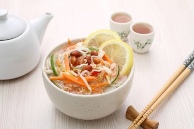 Yemek fotoğrafçılığı, yiyeceklerin çekici natürmort fotoğraflarını çekmek için kullanılan bir natürmort fotoğrafçılık türüdür. Ticari fotoğrafçılığın uzmanlaşması olarak.