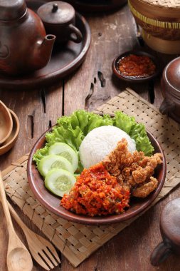 Yemek fotoğrafçılığı, yiyeceklerin çekici natürmort fotoğraflarını çekmek için kullanılan bir natürmort fotoğrafçılık türüdür. Ticari fotoğrafçılığın uzmanlaşması olarak.,