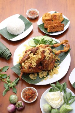 Köri ezmeli tavuk pilavı ve Tayland yemeği..