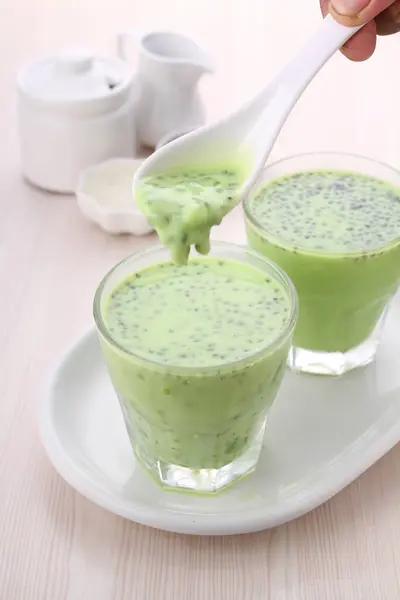Зеленый Чай Молоком Мятой — стоковое фото