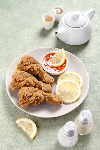 Κοτόπουλο Και Τσάι Λεμονιού — Φωτογραφία Αρχείου