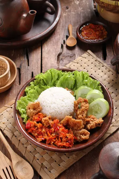 Stekt Ris Med Kyckling Och Grönsaker — Stockfoto