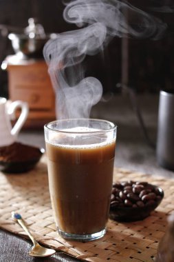 Sıcak kahve ve sıcak içecek.