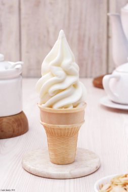 Vanilyalı dondurma - Waffle külahında dondurma.