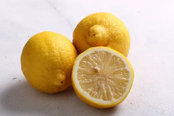 Limón Pomelo Sobre Fondo Madera —  Fotos de Stock