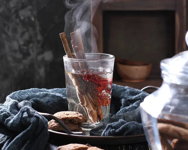 Heiße Schokolade Auf Einem Hölzernen Hintergrund — Stockfoto